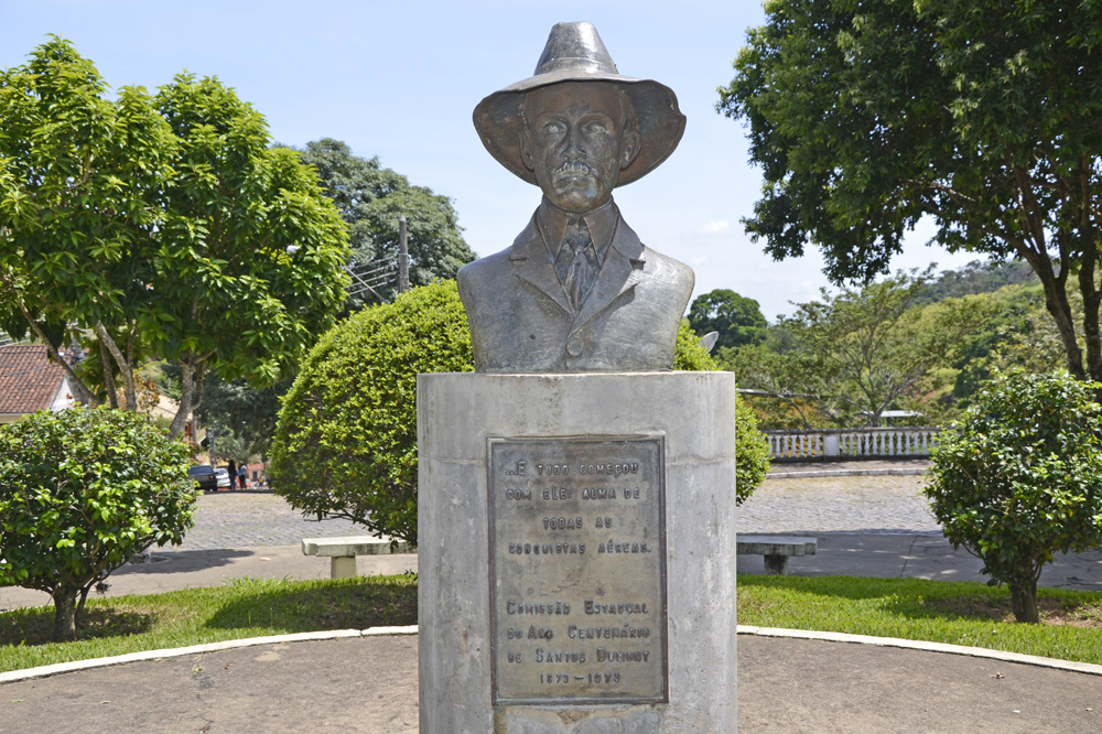 Busto de Santos Dumond - Rio das Flores